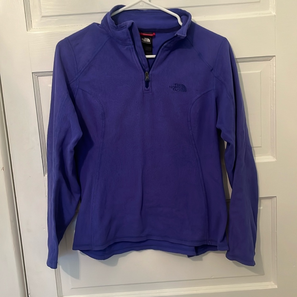 THE NORTH FACE quarter zip up women’s size S. Is purple and in good condition.